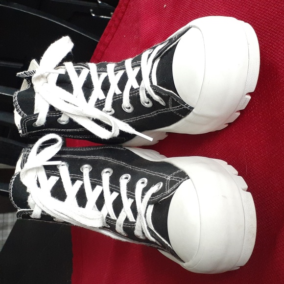 CUSHIONAIRE SNEAKERS - Picture 2 of 9